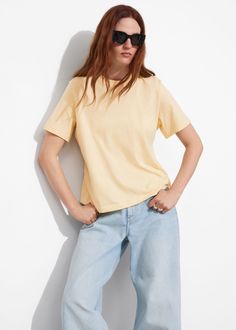 Short-sleeve crewneck t-shirt with a relaxed silhouette. Length of t-shirt: 58cm / 22.8" (SIze S) Tan Relaxed Fit T-shirt For Summer, Summer Boxy Fit T-shirt For Everyday, Boxy Fit Crew Neck T-shirt For Spring, Spring Boxy Fit Crew Neck T-shirt, Spring Box-fit Crew Neck T-shirt, Spring Tops With Boxy Fit And Crew Neck, Basic Everyday T-shirt For Spring, Everyday Crew Neck T-shirt For Spring, Crew Neck Short Sleeve Top For Summer