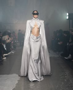 Cape Runway, Futuristic Outfits Women, Couture Dresses Short, Water Woman, Draping Fashion, Couture Dresses, Milan Fashion