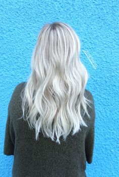 ice blond White Blonde Hair With Lowlights, Icy White Blonde Hair, Icy Balayage, Platinum Balayage, Ombre Ash Blonde, Ash Balayage, Blonde Foils, Blonde Hair With Lowlights, Blonde Platinum