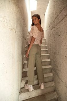 Two back pockets cargo pants in olive Tencel Pants, Flowy Wide Leg Pants, Dad Sneakers, Top Sales, Special Occasion Dresses, Baby Photos, Occasion Dresses, Cargo Pants, Chic Outfits