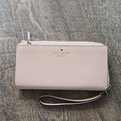 This Kate Spade Wallet Is Great! There's Space For A Lit Of Things, So You Don't Necessarily Need To Carry Your Bag! Bags Kate Spade, Kate Spade Wallet, Kate Spade Bags, Kate Spade Bag, You Bag, Wallets, Kate Spade, Bag Lady, Wallet