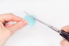 How To Make Pom Poms With A Fork — Doodle and Stitch Make Pom Poms, Pom Crafts, Mini Pom, Snow Flakes Diy, Simple Craft, Hand Crochet Baby Blanket