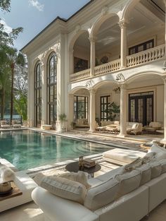 Rich Rooms Dream Houses, Rich Houses Aesthetic, Pretty Modern Houses Interior, House Design Old Money, Different Home Design Styles, Old Money House Mansion, Old Money Houses Italy, Old Money House Exterior, Elegant House Exterior