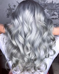 Body Wave Middle Part, Ash Blonde Hair Color Ideas, Long Hair Wavy, Ash Blonde Hair Color, Premature Grey Hair, Ash Blonde Hair Colour, Blonde Highlight, Amazing Hairstyles, Blonde Hair Color Ideas