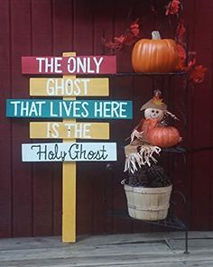 Outside Fall Decorations Front Yards, Outside Fall Decorations, Wood Stake, Christian Halloween, Trick Or Treaters, Halloween Porch Decorations, Reclaimed Pallet Wood, Halloween Porch, Family Keepsakes