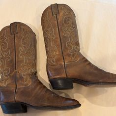 Yee Haw Lasso These Great Men’s Justin Cowboy Boots Before They Vamoose, Pard-Ner Thick, Rugged Leather. Gorgeous Stitched Design On Toes And Leg-Portion. Rich Chestnut-Brown Color. Size 7.5. Great Condition From A Smoke-Free Home. Country Style Wide Calf Boots With Round Toe, Wide Calf Round Toe Boots For Ranch, Rustic Round Toe Boots For Ranch, Country Style Round Toe Boots For Western Events, Casual Closed Toe Boots For Western-themed Events, Rustic Round Toe Boots For Rodeo, Wide Calf Round Toe Boots For Western Events, Wide Calf Boots With Round Toe For Western-themed Events, Classic Round Toe Boots For Rodeo