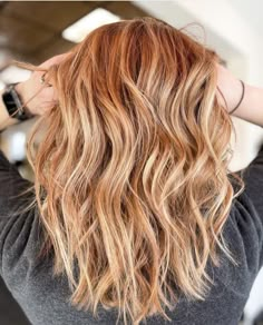 Root Shadow Strawberry Blonde, Auburn Roots Blonde Hair Balayage, Auburn Blonde Balayage Ombre, Copper Shadow Root Blonde, Red Root Smudge Blonde Hair, Golden Highlights Blonde Hair, Red Hair Blonde Balayage, Dark Strawberry Blonde Hair Light Auburn, Natural Red Hair With Highlights