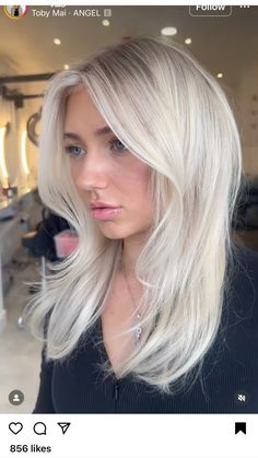 Hairstyle Inspo, Hair Colour, Length Hair, Hair Cut, Blonde Highlights, Medium Length Hair Styles, Medium Length, New Hair, Hair Inspo