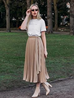 Pleated Fashion, Metallic Pleated Skirt, Online Fashion Stores, Skirt Fashion, Fashion Store, Pleated Skirt, Midi Skirt, Satin, Skirt