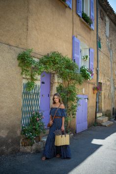 Market in Aups, Provence Outfit Estate, Red Valentino Dress, Julia Berolzheimer, Gal Meets Glam, Style Outfits, Modern Fashion, Puglia, Travel Outfit, Preppy Style