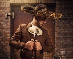 Senior Portrait Poses, Spanish Wedding, Mexican Outfit, How To Look Handsome, Folk Costume, Vest Outfits, Mexican Art