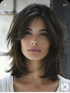 Woman Medium Haircut, Medium Length Bob With Layers And Bangs, Haircuts With Bangs Round Face, Shoulder Length Hair For Round Faces, Shaggy Shoulder Length Hair, Shaggy Medium Hair With Bangs, Mama Haircut, Masc Hair, Shaggy Layered Bobs