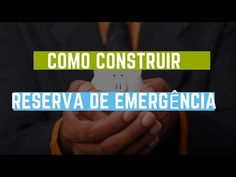 a man holding an electronic device with the words como construr reserva de emergecia