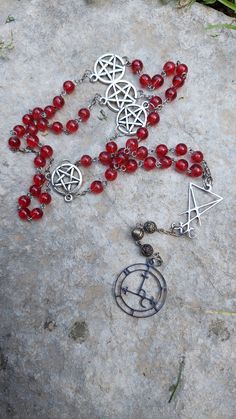 Rosario vintage rigenerato di vetro rosso a tema Lucifero e Lilith. Potrebbe presentare segni del tempo.  Vintage regenerated rosary with pentacles and Lucifer + Lilith sigils, made with red glass beads. Being vintage, it could show some imperfections. Lucifer Lilith, Lilith Lucifer, Queen Lilith, Lilith Sigil, Pentacles, Rosary Necklace, Charm Necklaces, Necklace Beaded, Red Glass