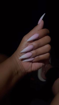 Instagram @__radiantraven Stiletto long ombre nails Stilleto Ombre Nails, Ombre Stilletos Nails, Ombré Nails Stilleto, French Ombre Nails Pointy, Stellio Nails, Stiletto Nails Simple, Stiletto Ombre Nails, Ombre Stiletto Nails Long, Simple Ombre Nails