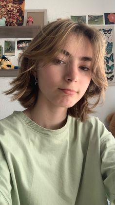 Textured Haircuts, Lesbian Hair, Above Shoulder Length Hair, Lesbian Haircut, Shaggy Short Hair, Really Short Hair, Chin Length Hair, Nice Hair, Hair Inspiration Short