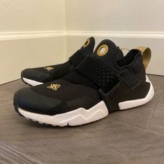 Size: 7y Us, 6 Uk, 40 Eur, 9 Womans Retail Price: 120$ I Got These 4 Years Ago, Used Them Like Twice And Never Used Them Again, They Are Almost Perfect And They Are Perfectly Clean! Nike Sporty Huaraches For Streetwear, Nike Casual Huaraches For Streetwear, Casual Slip-on Sneakers With Rubber Sole For Training, Casual Slip-on Sneakers For Training With Rubber Sole, Nike Sporty Huaraches For Sports, Black Low-top Slip-on Sneakers For Training, Black Low-top Sports Huaraches, Black Low-top Huaraches For Sports, Sporty Black Huaraches For Streetwear