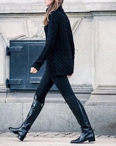 Mode Mantel, Look Jean, Woman In Black, Sarasota Florida, Outfit Trends, Looks Chic, Fashion Mode, Looks Style, Mode Inspiration