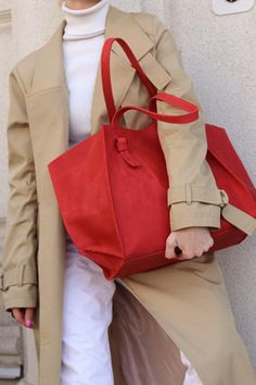 The color in the first photo is matte tomato red.🍅  📌TOTE SIZING: OVERSIZED🖇️We can offer customized settings. Please see the description for each item.The signature tote bag from the Anastasov label is a chic carry bag made from smooth Pull Up leather with a durable look that gets better with wear. Inspired by the label's signature style, this tote bag is crafted from Pull Up leather, a waxed, distressed effect leather. At the top, the bag can be supplemented with a magnetic closure or a hoo Elegant Tote Canvas Bag For On-the-go, Modern Tan Bag With Large Capacity, Red Luxury Box Bag With Large Capacity, Luxury Large Capacity Red Box Bag, Large Chic Box Bag, Chic Large Satchel For Shopping, Chic Large Box Bag, Red Bucket Bag With Large Capacity And Top Handle, Chic Large Capacity Weekender Bag For Shopping