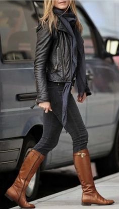 Jennifer Aniston Style, Cognac Boots, Black Leather Biker Jacket, Leather Jacket Outfits, Mode Casual, Cute Fall Outfits, 가을 패션, Jennifer Aniston, Fall Winter Outfits