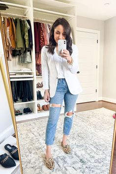 Outfits For Early Spring, Capsule Wardrobe Ideas, Matching Top And Skirt, 20 Outfits, Mom Jeans Outfit, White Dress Shoes, Petite Style, Spring Capsule Wardrobe, Outfits Petite