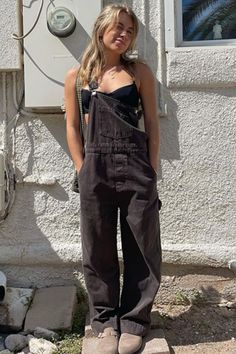 The baggier, the better. @haileypakkala_ styles our new Louis overalls. Surfergirl Style, Looks Hippie, Mode Hippie, Estilo Hippie, Looks Style, Looks Vintage