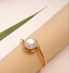 Latest light 22k gold ring designs – Simple Craft Ideas Daily Rings, Pearl Ring Design, Simple Craft Ideas, Beautiful Jewelry Diamonds, 22k Gold Ring, Bridal Jewelry Necklace, Gold Jewelry Outfits, Pearl Rings, Gold Pearl Ring