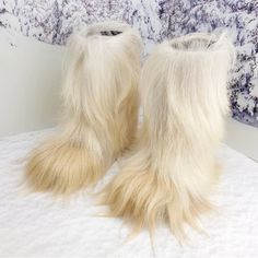 Perfect Condition! So Cute And Comfy, The Fur Is Incredibly Soft And Water Resistant Yeti Boots, Fox Fur Boots, Apres Ski Boots, Fur Snow Boots, Fur Keychain, Warm Snow Boots, Fur Accessories, Moon Boots, Apres Ski