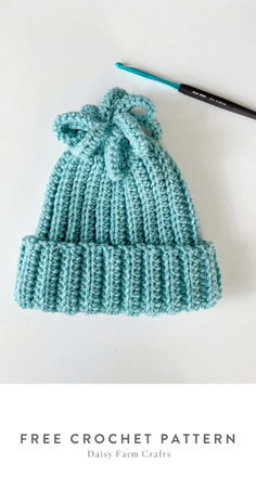 a knitted hat with a crochet pattern next to it and the text, free crochet pattern daily farm crafts