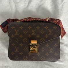 Louis Vuitton Monogram Pochette Metis. Great Condition, Practically Brand New. Gorgeous Honey Patina With No Water Stains On The Top Handle. Does Not Come With Twillie In Photo. 9.8 X 7.5 X 2.8 Inches (Length X Height X Width) Monogram Coated Canvas Natural Cowhide Leather Trim Textile Lining Gold-Color Hardware S-Lock Closure Outside Zipped Pocket 3 Inside Compartments Strap:Removable, Adjustable Strap Drop:18.9 Inches Strap Drop Max:21.7 Inches Handle:Single Luxury Monogram Canvas Bag, Rectangular Monogram Canvas Luxury Bag, Brown Monogram Canvas Box Bag With Removable Pouch, Brown Monogram Canvas Rectangular Shoulder Bag, Rectangular Monogram Canvas Shoulder Bag With Gold-tone Hardware, Chic Monogram Canvas Rectangular Satchel, Elegant Monogram Canvas Top Handle Box Bag, Chic Monogram Canvas Box Bag, Elegant Monogram Canvas Top-handle Box Bag