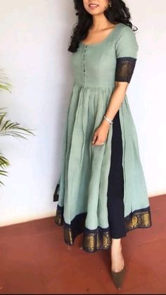 डिजाइनर कपड़े, Silk Kurti Designs, Long Gown Design, Simple Frocks, Anarkali Dress Pattern, Simple Kurta Designs