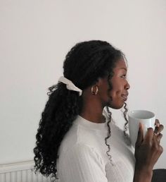 Soft Feminine Outfits, Girl Hairstyle, Feminine Outfits, Black Femininity, Coily Hair