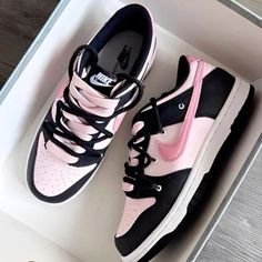 Nike Shoes Women Fashion, Pretty Sneakers, Cute Nike, Trendy Shoes Sneakers, Dr Shoes, Animal Skull, Preppy Shoes, Jordan Shoes Retro, All Nike Shoes