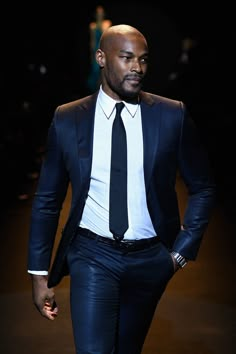 Tyson Beckford Photos - Naomi Campbell's Fashion For Relief Charity Fashion Show - Runway - Zimbio Actor Portfolio, Mens Fashion Sweaters, Dapper Dudes, Hunks Men, Model Citizen, Black Men Fashion Swag, Outfits Hombre