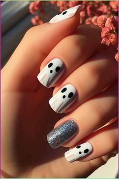 Almond Shape Halloween Nails Simple, Halloween Nail Designs On Natural Nails, Rounded Halloween Nails, Simply But Cute Nails, Nails For Halloween Easy, Easy September Nails, How To Decorate Nails, Simple Black And White Halloween Nails, Easy Colorful Nail Art