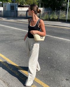 Beige Linen Pants Outfit, Style Linen Pants, Linen Pants Outfit, Elegant Classy Outfits, Summer Office Outfits, Summer Elegance, Chic Business Casual, Summer Uniform, Professional Outfits Women