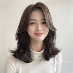 Middle Hair, Hair Style Korea, Shot Hair Styles, Haircuts For Medium Hair, Haircuts Straight Hair, Short Hair Haircuts, Asian Hair, Medium Hair Cuts