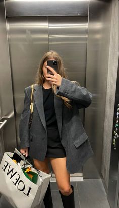 Oversized Grey Blazer Outfit, Grey Oversized Blazer Outfit, Grey Oversized Blazer, Oversized Blazer Dress, Stile Kylie Jenner, Looks Pinterest, Post Grad, Paris Mode