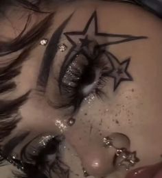 Emo Star Makeup, Eye Makeup Art Drawings, Make Up Ideas Y2k, How To Draw Y2k Eyes, Star Makeup Eyeliner, Cool Liner Looks, Alt Star Makeup, Cool Emo Makeup, Hot Eyeliner Looks