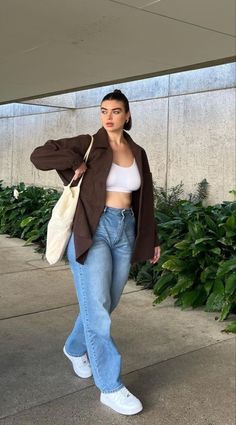 Mid Size New York Fashion, Fall Mid Size Outfits 2023, Mane Skin Concert Outfit, Midsize Outfits Ideas, Mid Size Outfit Inspo Summer, Streetwear Fashion Mid Size Women, Simple Midsize Outfits, Mid Girl Outfits, Trendy Summer Outfits 2023 Women