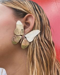 Our naturr messenger earrings! Creative Jewelry Photography, Outfit Jewelry, Butterfly Jewelry, Jewelry Photography, Jewelry Outfit, Creative Jewelry, Brass Earrings, Stylish Jewelry, Metal Design