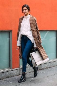 Denim Street Style, Fall Fashion Coats, Mode Shoes, Winter Chic, Looks Street Style, Brunch Outfit, Cozy Outfit, Trend Fashion