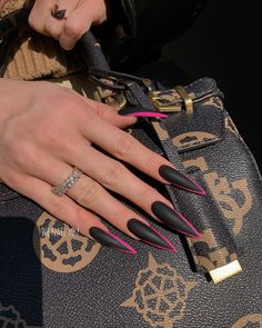 Nails For Rock Concert, Punk Rock Nails Grunge, Goth Acrylics, Rocker Nails Punk, Stilleto Nail Idea, Stiletto Black Nails, Gothic Almond Nails, Dark Goth Nails, Grunge Nail Ideas