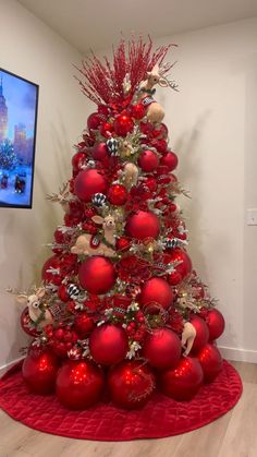 Christmas Tree 2023, 2023 Christmas Tree, Christmas Door Decorating Contest, How To Make Christmas Tree, Christmas Light Displays, Elegant Christmas Trees, Paper Flower Decor, Christmas Tree Decorations Diy, Santa Claus Is Coming To Town