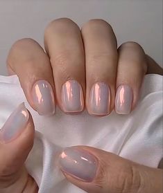 Neutral Winter Nails 2024-2025: 17 Design Ideas for Perfect Style and Elegance in Square, Oval, Almond, Coffin Shapes Neutral Winter Nails, Opalescent Nails, Iridescent Nails, School Nail Art, Nail Options, Color Perla, Nail Short, Long Nail Art, Iridescent Pearl