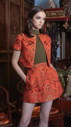 Brocade Outfits, Brocade Skirt, Gamine Style, Soft Gamine, Alice Olivia, Moda Fashion, Look Fashion, Classy Outfits, Pretty Outfits