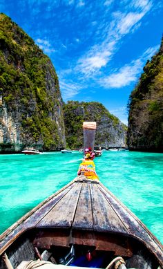 the bow of a boat in clear blue water