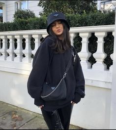 Cross Bags, Outfit Look, Outfits With Hats, Mode Inspo, Mode Vintage, Streetwear Outfit, Winter Fashion Outfits, Looks Vintage