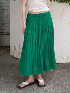 Editor's NoteThis is a long skirt with mechanical pleats from the waist and a straight, falling silhouette that stands out for its slenderness.- Banded at the waist for a comfortable fit- It is composed of colors that are good to wear in summer, so you can coordinate coolly- Lined for stable wear- Available in 2 colors: White, GreenMeasurements (in.)55 / 66- Length: 33.86 in. / 34.65 in.- Waist circumference: 25.98 in. / 27.95 in.Composition & Care- Shell: 65% Rayon, 35% Polyester   Color fabric: 100% Polyester   Lining: 100% Polyester- Please check the care labelDesigner- by OLIVE DES OLIVE High-waisted Pleated Work Skirt, Flowy Solid Pleated Skirt, Casual Waist-length Pleated Skirt, Green Pleated Flared Skirt, Spring Voluminous Pleated Skirt With Elastic Waistband, Pleated Voluminous Maxi Skirt For Spring, Voluminous Maxi Skirt For Spring, Solid Midi Skirt With Folds, Pleated Green Full Skirt