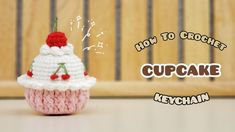 a crocheted cupcake with a cherry on top and the words how to crochet next to it